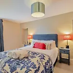 4 Bed In Oc-y33284 Semesterbostad *