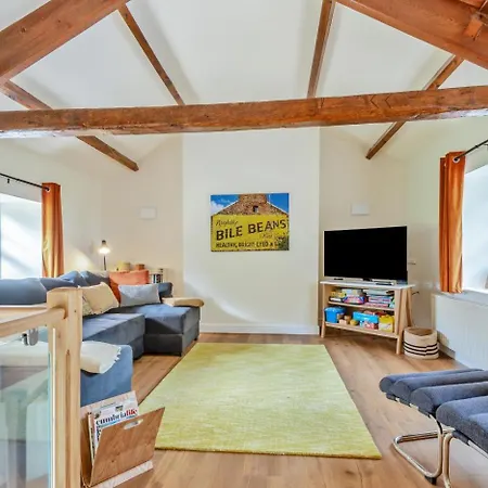 4 Bed In Oc-y33284 Feriehus Ellonby