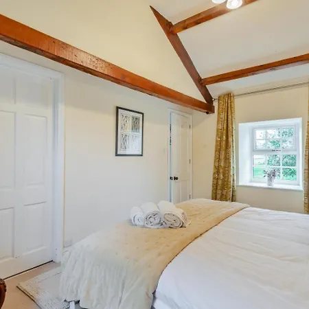 4 Bed In Oc-y33284 בית נופש Ellonby