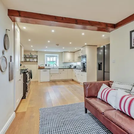 4 Bed In Oc-y33284 Holiday home Ellonby