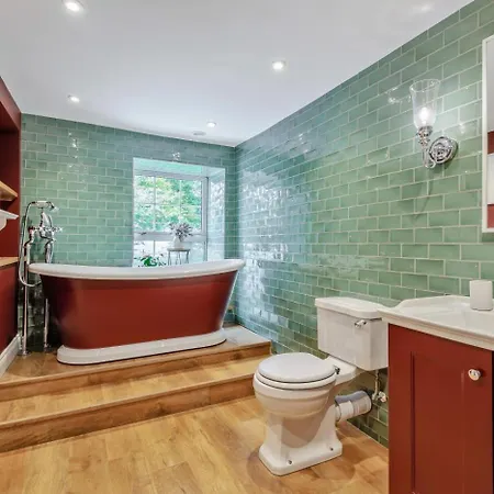 4 Bed In Oc-y33284 Holiday home